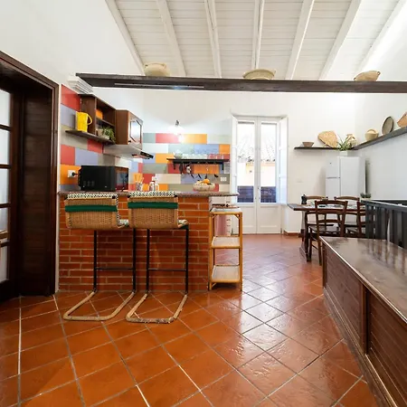 Guesthost - Quaint Ortigia Center *