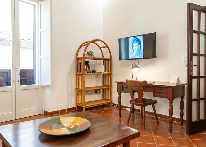 Guesthost - Quaint Ortigia Center