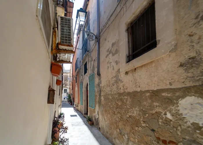 Guesthost - Quaint Ortigia Center *